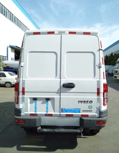 国六依维柯面包式冷藏车 5.5方冷藏保温车 CLW5040XLCNJ6型冷藏车